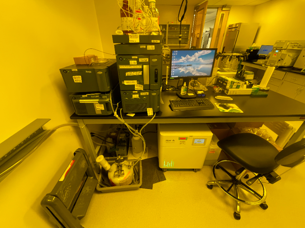 Image of Waters ACQUITY UPLC System with PDA QDa and Nitrogen Generator